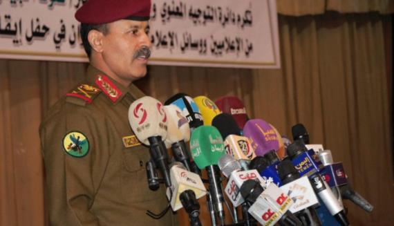 وزير الدفاع: أولويتنا تحرير الأراضي اليمنية على طريق تحرير الأقصى الشريف