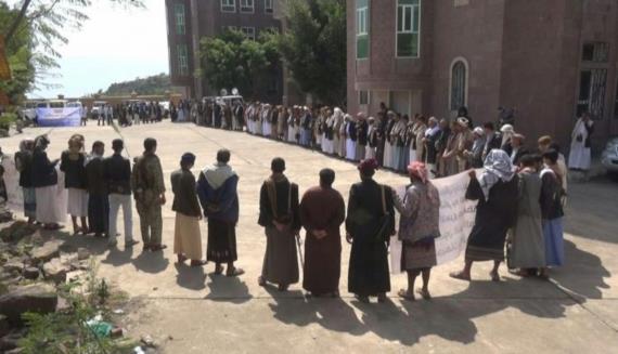 وقفة قبلية مسلحة بحبيش إب تنديدا بمذبحة الأسرى وإحياء لذكرى عاشوراء