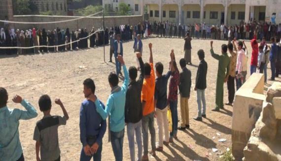 وقفة طلابية بمدرسة الفتح بالجبين تنديدا بحصار العدوان لمدينة الدريهمي