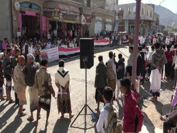 وقفة احتجاجية في القبيطة بلحج تنديدا بجرائم العدوان والمرتزقة