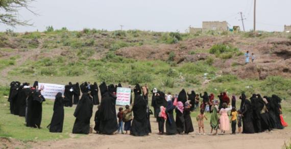 الهيئة النسائية لأنصار الله بتعز تنظم وقفة احتجاجية تنديداً بجرائم العدوان ومرتزقته