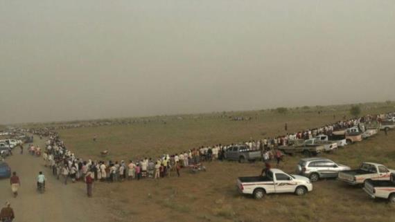 وقفة مسلحة لأبناء المربع الشمالي بالحديدة تنديدا بجرائم العدوان واحتجاز السفن النفطية