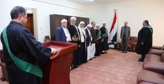 عدد من القضاة يؤدون اليمين القانونية أمام الرئيس المشاط