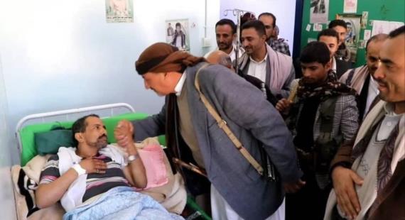 أمين محلي ذمار يتفقد جرحى الجيش واللجان الشعبية