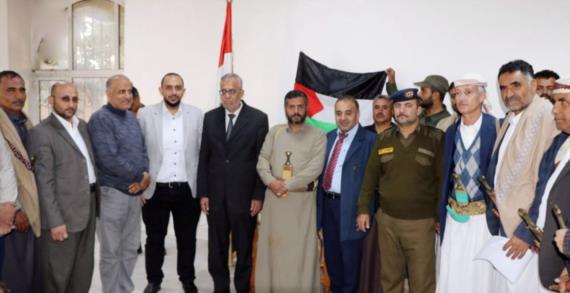 محافظ ذمار يلتقي ممثل المقاومة الإسلامية ويؤكد استمرار دعم القضية الفلسطينية