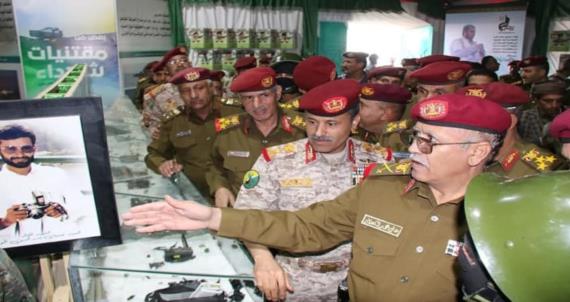 وزارة الدفاع ودوائرها تفتتح معارض صور وتزور روضات الشهداء
