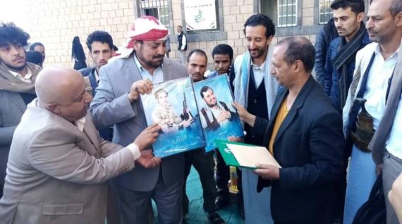 مكتب الأشغال بالأمانة يكرم أسر ٤٢ شهيدا من منتسبيه
