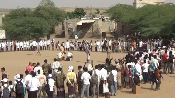 وقفة احتجاجية في المنصورية بالحديدة تندد باستهداف قوى العدوان زفاف للنساء