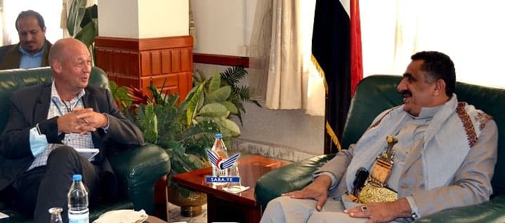 وزير النفط يبحث مع منسق الشؤون الإنسانية تداعيات القرصنة على السفن