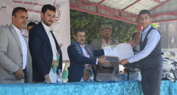 نائب وزير التربية يكرم أوائل الطلبة في ثانوية عبدالناصر بأمانة العاصمة