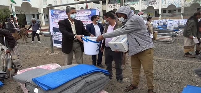 مجلس الشؤون الانسانية يوزع مساعدات ايوائية لـ 440 أسرة نازحة في سنحان بصنعاء