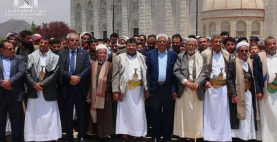 محمد علي الحوثي يتقدم مشيعي الفقيد الدكتور أحمد عبدالملك حميد الدين