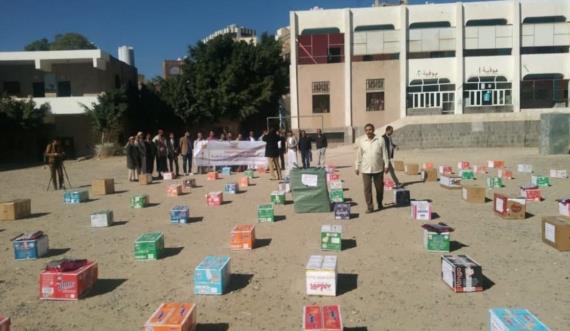 تعليمية الثورة بالأمانة تقدم قافلة ملابس شتوية لابطال الجيش واللجان الشعبية