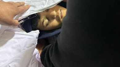 استشهاد طفل في حي الزيتون برصاص العدو الصهيوني