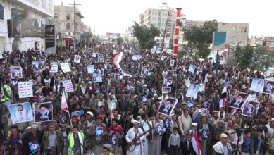 أبناء محافظة البيضاء يحتشدون تضامنا مع الشعب الإيراني