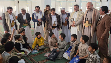 المداني وهضبان يتفقدان سير الدورات الصيفية في مديرية الثورة بالأمانة