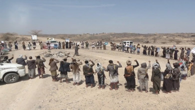 البيضاء .. وقفات قبلية بمديريات العرش والوهبية ومسورة تأكيداً على الجهوزية
