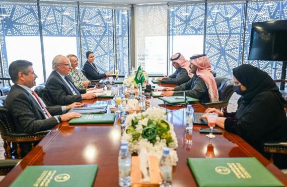 إصرارٌ أمريكي سعوديّ معلَن على التهرب من التزامات السلام الفعلي
