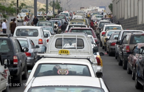 تحالفُ العدوان يواصلُ خنقَ اليمنيين وصنعاءُ تتوعَّــدُ بضربات موجعة

