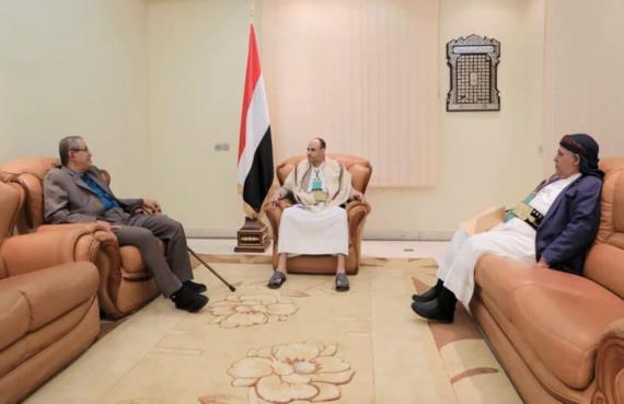 الرئيس المشاط يلتقي قيادة المؤتمر ويؤكد أهمية تماسك الجبهة الداخلية