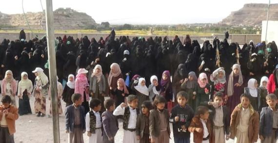 وقفة للهيئة النسائية في بني حشيش بصنعاء تنديداً بجريمة مرتزقة العدوان بحق الأسرى