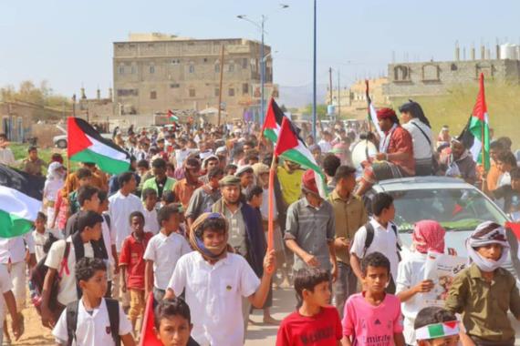 مرتزقة العدوان في شبوة يعتدون على مسيرة تضامنية مع غزة